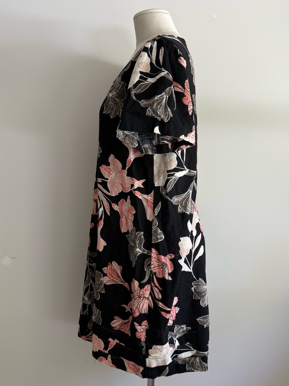 Nicole Miller Black Midi Dress with Pink and Cream Floral Design - Picture 3 of 11